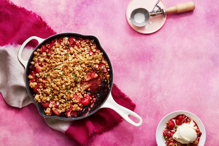 Read more about the article Grilled Strawberry-Rhubarb Crisp